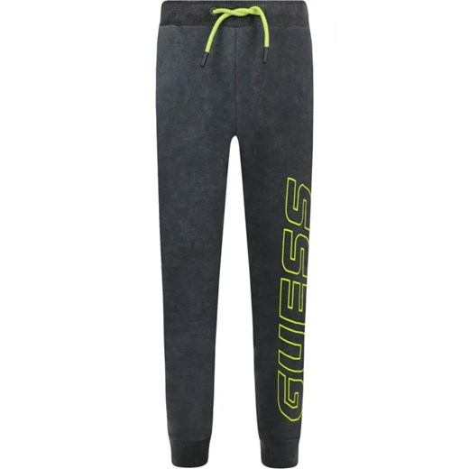 GUESS ACTIVE Spodnie dresowe | Regular Fit ze sklepu Gomez Fashion Store w kategorii Spodnie chłopięce - zdjęcie 184512523