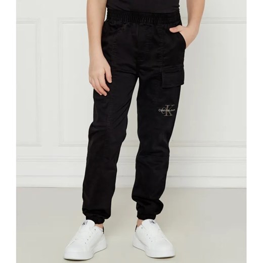 Calvin Klein Jeans Spodnie cargo Essential | Regular Fit ze sklepu Gomez Fashion Store w kategorii Spodnie chłopięce - zdjęcie 184512782
