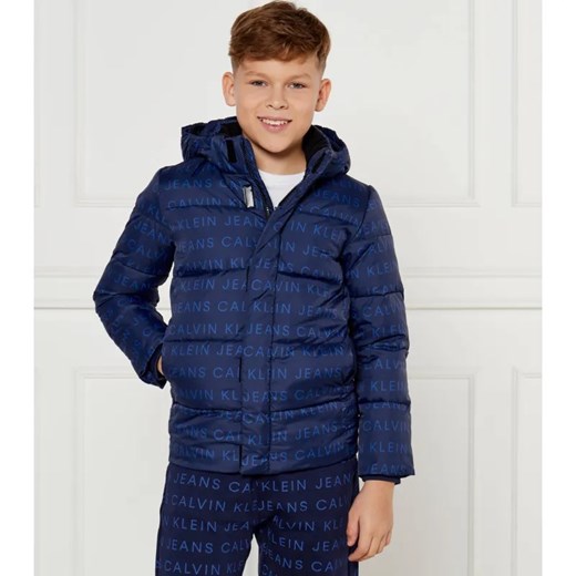 Calvin Klein Jeans Kurtka AOP | Regular Fit ze sklepu Gomez Fashion Store w kategorii Kurtki chłopięce - zdjęcie 184512831