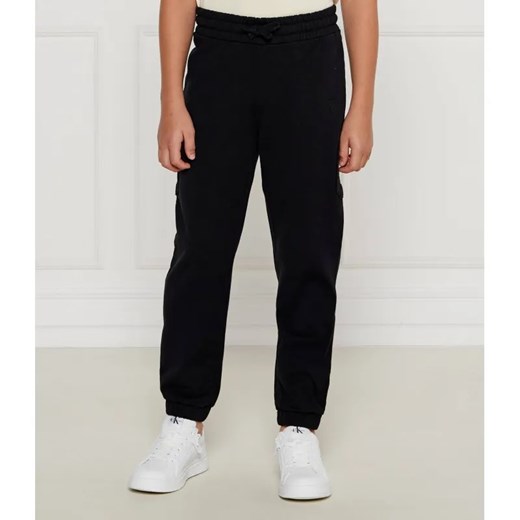 Guess Spodnie dresowe | Regular Fit ze sklepu Gomez Fashion Store w kategorii Spodnie chłopięce - zdjęcie 184514022