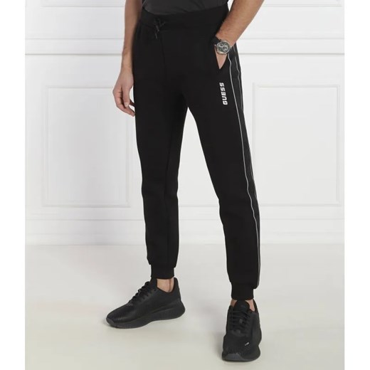 GUESS ACTIVE Spodnie dresowe Mickey | Regular Fit ze sklepu Gomez Fashion Store w kategorii Spodnie męskie - zdjęcie 184514440