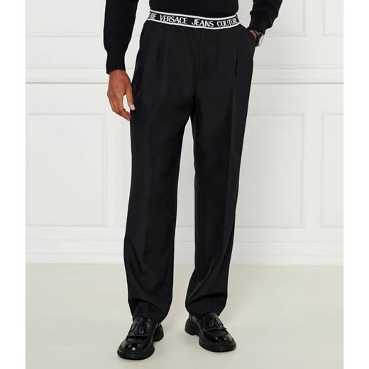 Versace Jeans Couture Spodnie EL LOGO | Loose fit ze sklepu Gomez Fashion Store w kategorii Spodnie męskie - zdjęcie 184515323