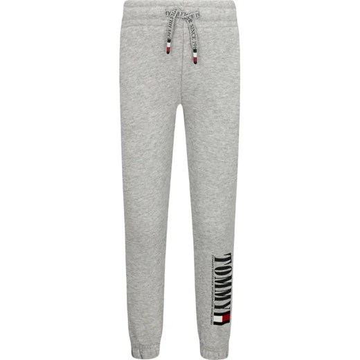 Tommy Hilfiger Spodnie dresowe | Regular Fit ze sklepu Gomez Fashion Store w kategorii Spodnie chłopięce - zdjęcie 184515460