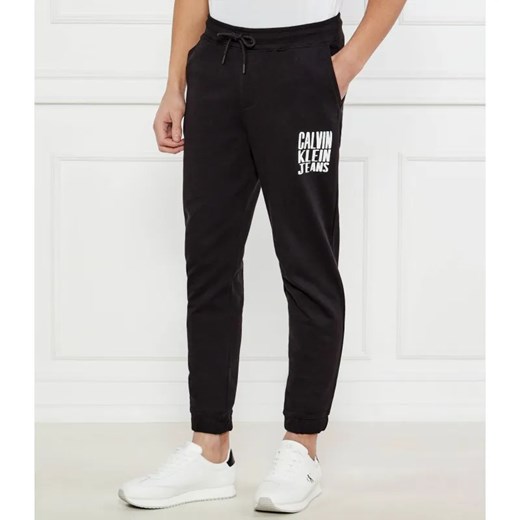 Calvin Klein Jeans Spodnie dresowe | Regular Fit ze sklepu Gomez Fashion Store w kategorii Spodnie męskie - zdjęcie 184517614