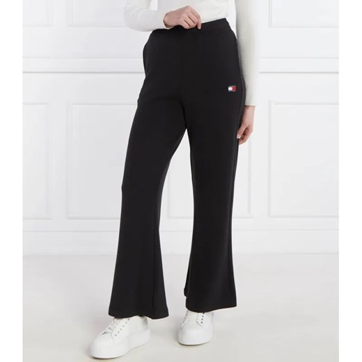 Tommy Jeans Spodnie dresowe BADGE WIDE EXT | flare fit ze sklepu Gomez Fashion Store w kategorii Spodnie damskie - zdjęcie 184517831