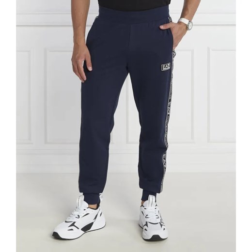 EA7 Spodnie dresowe | Regular Fit ze sklepu Gomez Fashion Store w kategorii Spodnie męskie - zdjęcie 184517891
