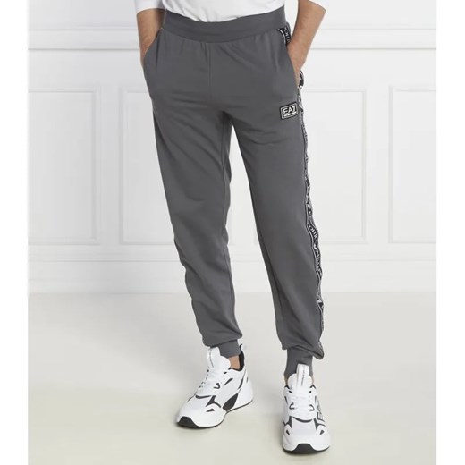EA7 Spodnie dresowe | Regular Fit ze sklepu Gomez Fashion Store w kategorii Spodnie męskie - zdjęcie 184518014