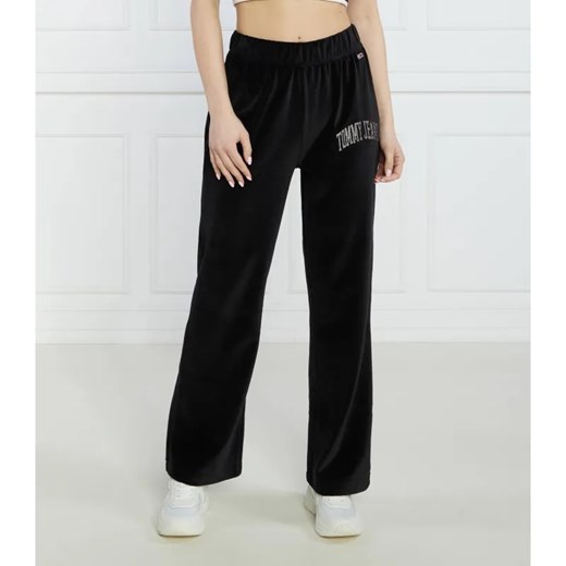 Tommy Jeans Spodnie dresowe TJW RHINESTONE VELOUR SWEATPANT | Relaxed fit ze sklepu Gomez Fashion Store w kategorii Spodnie damskie - zdjęcie 184518900