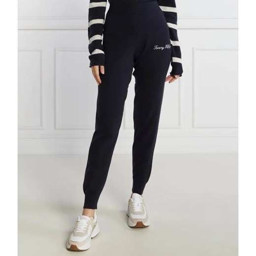 Tommy Hilfiger Spodnie dresowe SCRIPT GRAPHIC | Regular Fit ze sklepu Gomez Fashion Store w kategorii Spodnie damskie - zdjęcie 184518922