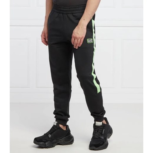 EA7 Spodnie dresowe | Regular Fit ze sklepu Gomez Fashion Store w kategorii Spodnie męskie - zdjęcie 184519984
