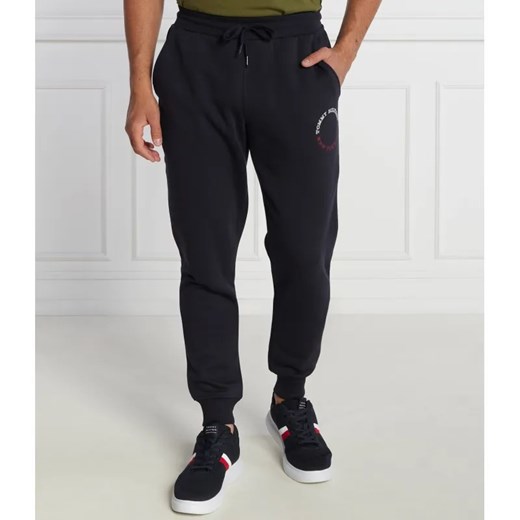 Tommy Hilfiger Spodnie dresowe MONOTYPE ROUNDALL | Regular Fit ze sklepu Gomez Fashion Store w kategorii Spodnie męskie - zdjęcie 184520173