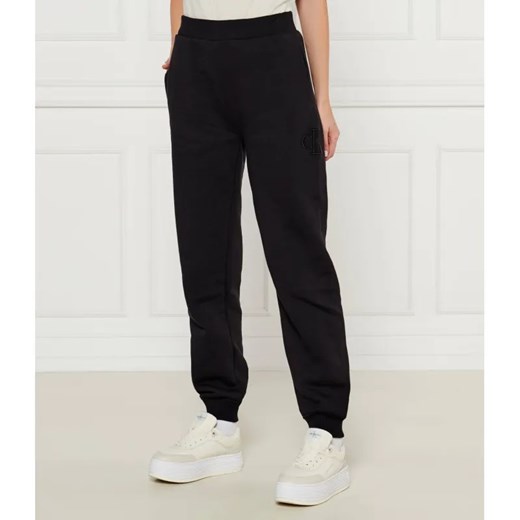 Calvin Klein Jeans Spodnie dresowe | Regular Fit ze sklepu Gomez Fashion Store w kategorii Spodnie damskie - zdjęcie 184520311
