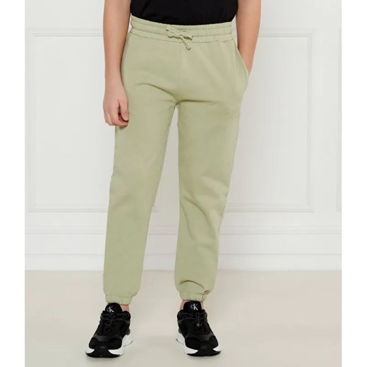 Guess Spodnie dresowe | Regular Fit ze sklepu Gomez Fashion Store w kategorii Spodnie chłopięce - zdjęcie 184531313