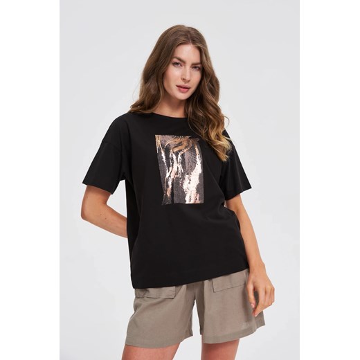 Bawełniany t-shirt z nadrukiem czarny ze sklepu Moodo.pl w kategorii Bluzki damskie - zdjęcie 184535880