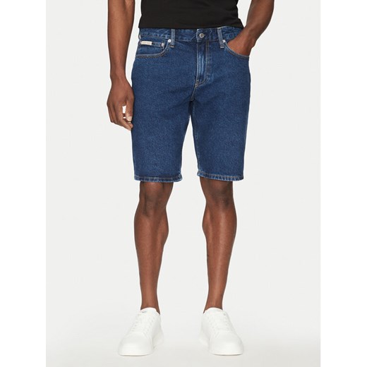 Calvin Klein Jeans Szorty jeansowe J30J327192 Granatowy Regular Fit ze sklepu MODIVO w kategorii Spodenki męskie - zdjęcie 184544992