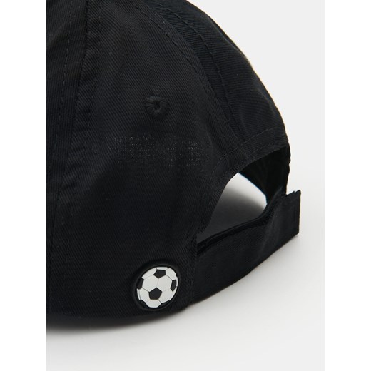 Sinsay - Czapka z daszkiem z motywem piłkarskim - czarny Sinsay M Sinsay