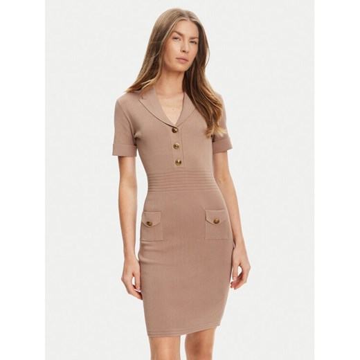 Guess Sukienka dzianinowa W5YK29 Z0130 Beżowy Slim Fit ze sklepu MODIVO w kategorii Sukienki - zdjęcie 184568021