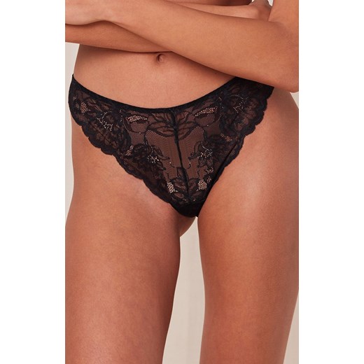 Triumph figi brazylijskie czarne Amourette Charm Highleg 10218286, Kolor czarny, Rozmiar 40, Triumph ze sklepu Intymna w kategorii Majtki damskie - zdjęcie 184570230