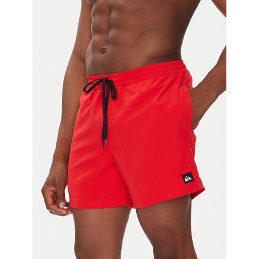 Quiksilver Szorty kąpielowe Everyday Solid Volley 15 EQYJV04120 Czerwony Regular Fit ze sklepu MODIVO w kategorii Kąpielówki - zdjęcie 184571403