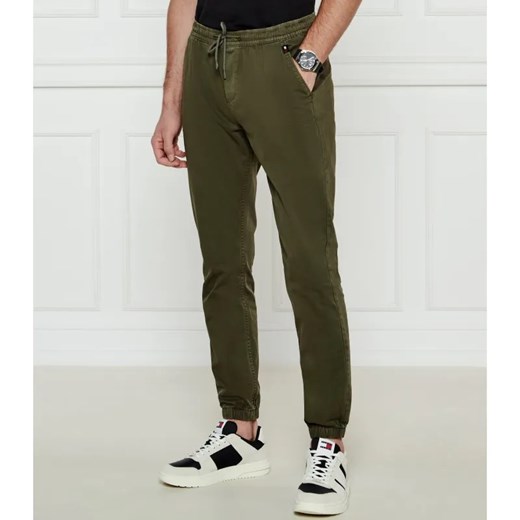 Tommy Jeans Spodnie jogger TJM AUSTIN | Slim Fit ze sklepu Gomez Fashion Store w kategorii Spodnie męskie - zdjęcie 184573224