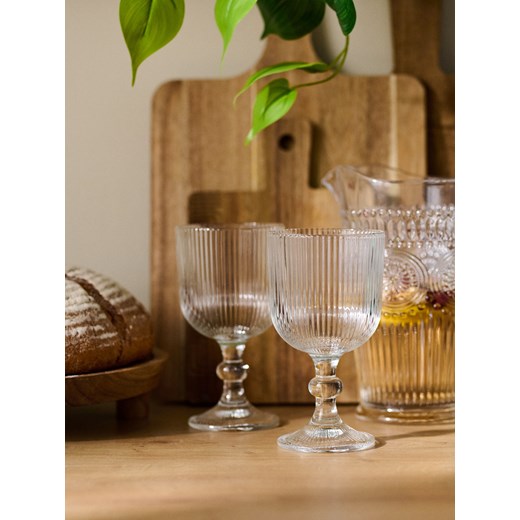 Sinsay - Ryflowane szklanki na nóżce 4 pack - biały Sinsay One Size Sinsay