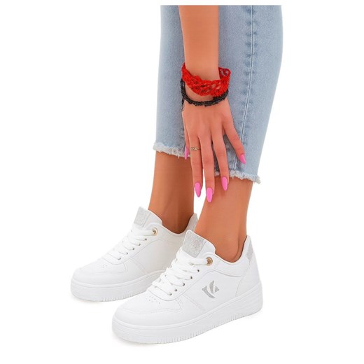 Sznurowane białe trampki damskie /F8-2 17326  G282/ ze sklepu Pantofelek24.pl w kategorii Trampki damskie - zdjęcie 184596250