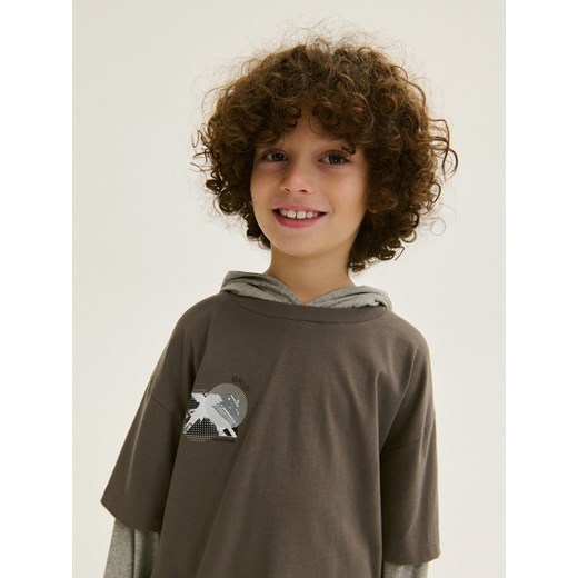 Reserved - Longsleeve oversize z kapturem - ciemnoszary ze sklepu Reserved w kategorii Bluzy chłopięce - zdjęcie 184598204