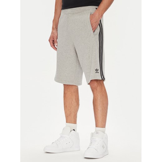 adidas Szorty sportowe adicolor 3-Stripes JY1381 Szary Regular Fit ze sklepu MODIVO w kategorii Spodenki męskie - zdjęcie 184605252