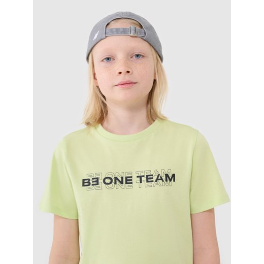 Chłopięcy t-shirt z nadrukiem 4F 4FJWSS25TTSHM2186 - zielony ze sklepu Sportstylestory.com w kategorii T-shirty chłopięce - zdjęcie 184610783