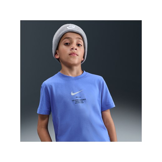 T-shirt dla dużych dzieci (chłopców) Nike Sportswear - Niebieski ze sklepu Nike poland w kategorii T-shirty chłopięce - zdjęcie 184611312