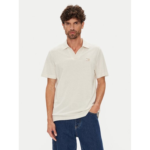Tommy Jeans Polo Skipper DM0DM21657 Beżowy Regular Fit ze sklepu MODIVO w kategorii T-shirty męskie - zdjęcie 184613271