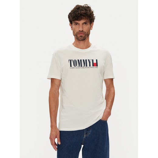 Tommy Jeans T-Shirt Dna Flag DM0DM21941 Biały Regular Fit ze sklepu MODIVO w kategorii T-shirty męskie - zdjęcie 184613323