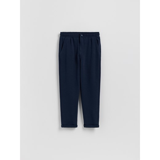 Reserved - BOYS` TROUSERS - granatowy ze sklepu Reserved w kategorii Spodnie chłopięce - zdjęcie 184616103