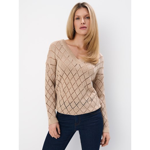 Mohito - Beżowy sweter z dekoltem V - sand ze sklepu Mohito w kategorii Swetry damskie - zdjęcie 184636443