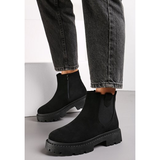 Czarne Botki Sztyblety z Imitacji Zamszu na Platformie z Elastyczną Wstawką Isilinda ze sklepu born2be.pl w kategorii Botki - zdjęcie 184637251
