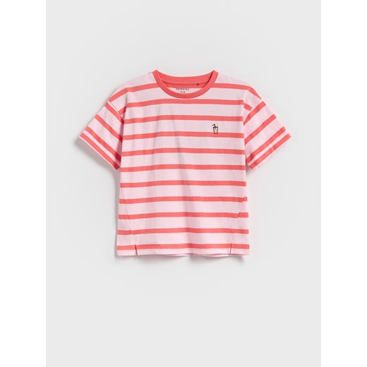 Reserved - Wzorzysty t-shirt z haftem - pastelowy róż ze sklepu Reserved w kategorii Bluzki dziewczęce - zdjęcie 184638123