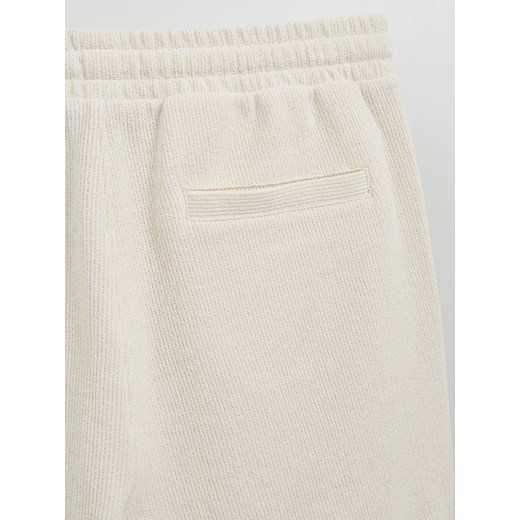 Reserved - Bawełniane szorty regular - złamana biel Reserved M Reserved