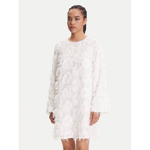 YAS Sukienka koktajlowa 26038226 Biały Loose Fit ze sklepu MODIVO w kategorii Sukienki - zdjęcie 184653524