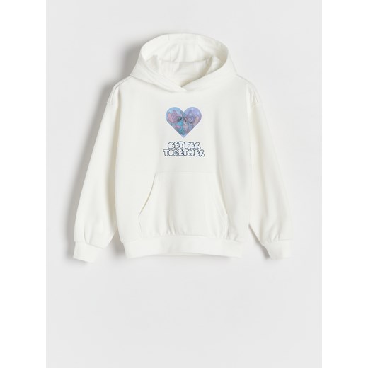 Reserved - Bluza Lilo & Stitch z aplikacją 3D - złamana biel ze sklepu Reserved w kategorii Bluzy dziewczęce - zdjęcie 184655680