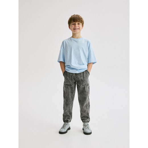 Reserved - Jeansy jogger fit - szary ze sklepu Reserved w kategorii Spodnie chłopięce - zdjęcie 184658333