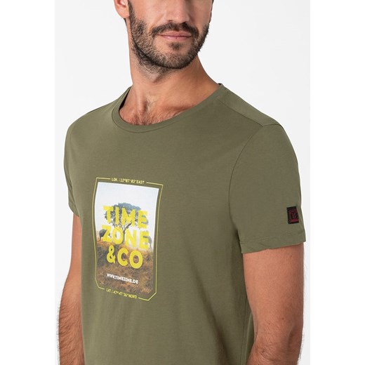 Timezone Koszulka "Photoprint" w kolorze khaki Timezone XXL okazja Limango Polska