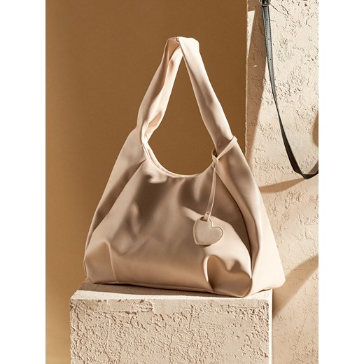 Sinsay - Torebka hobo w minimalistycznym stylu - kremowy Sinsay One Size Sinsay