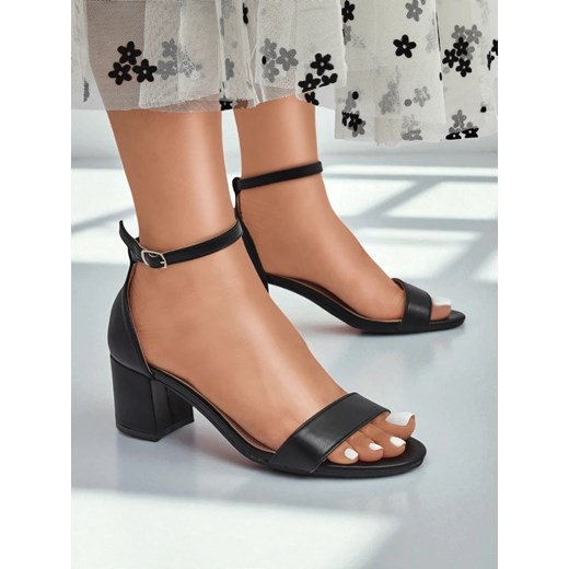 Sandały damskie Kallistia na słupku ze skóry ekologicznej, czarne 6 cm Royalfashion.pl 36 royalfashion.pl okazja
