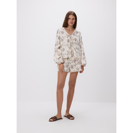 Reserved - Bluzka z wiązaniem z przodu - kremowy Reserved L Reserved