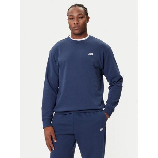 New Balance Bluza Small Logo MT41507 Granatowy Relaxed Fit ze sklepu MODIVO w kategorii Bluzy męskie - zdjęcie 184670331