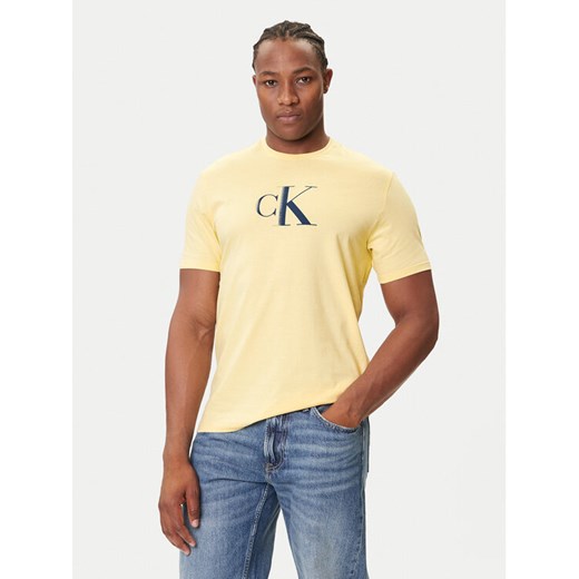 Calvin Klein Jeans T-Shirt Center Monogram LV04RC857G Żółty Regular Fit ze sklepu MODIVO w kategorii T-shirty męskie - zdjęcie 184670364