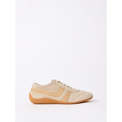 Mohito - Skórzane sneakersy - beżowy ze sklepu Mohito w kategorii Buty sportowe damskie - zdjęcie 184674000