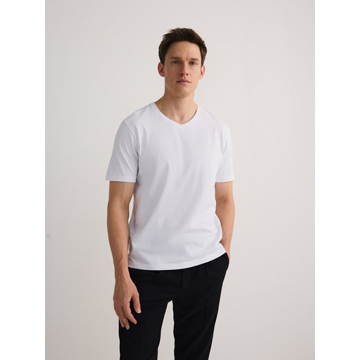 Reserved - T-shirt slim z dekoltem V - biały ze sklepu Reserved w kategorii T-shirty męskie - zdjęcie 184674281