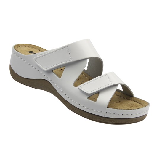 Skórzane klapki damskie białe Leon 906 ze sklepu ulubioneobuwie w kategorii Klapki damskie - zdjęcie 184676944