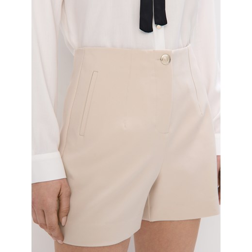 Mohito - Eleganckie szorty - beżowy ze sklepu Mohito w kategorii Szorty - zdjęcie 184678922